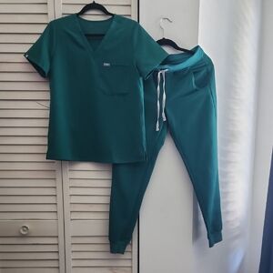 HUNTER GREEN FIGS Scrub Set